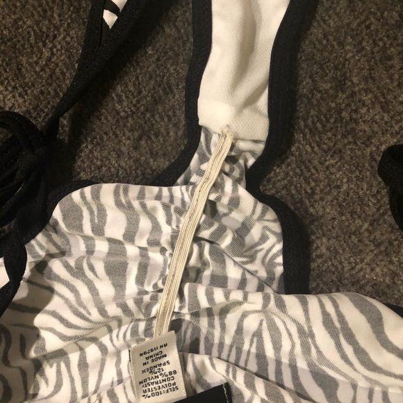 Brand new swim suit - Picture 3 of 4